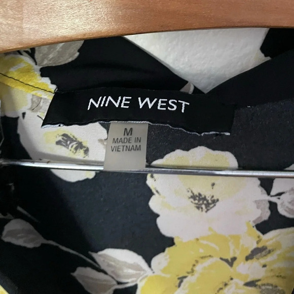 Nine West‎ floral sleveless blouse size Medium - Picture 3 of 3